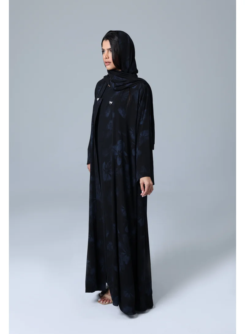 اكسا عباية مفتوحة بياقة زرقاء مطبوعة أسود